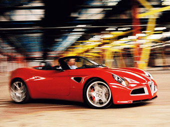 Alfa Romeo 8C Spider.    autoweek.nl 