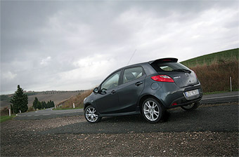 Mazda2.  .