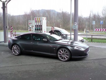 Aston Martin Rapide.    worldcarfans.com