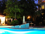          Grand Hotel & La Pace,      30 