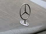    Mercedes  , sim-       
