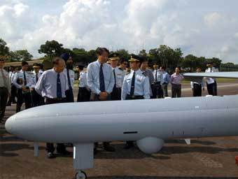  Hermes 450.    www.israeli-weapons.com