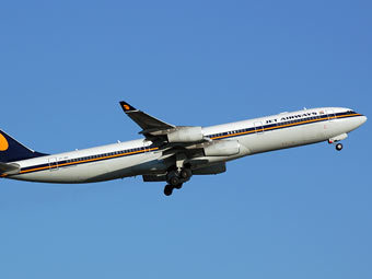   Jet Airways.  Howard Pain   airliners.net 
