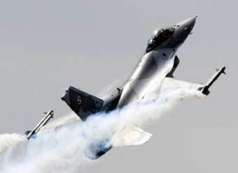  F-16.  Lockheed Martin  