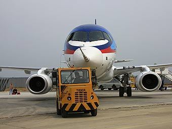 Sukhoi Superjet 100.    sukhoi.org