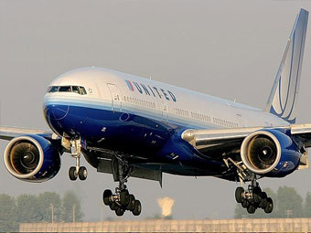 "-777"  United Airlines.   Eyone   Wikimedia Commons  
