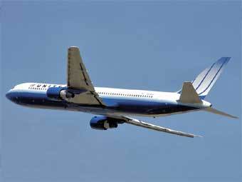   United Airlines.   Arpingstone   wikimedia.org