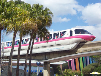 Монорельсовая дорога в парке Disney World. Фото пользователя Evan Wohrman с сайта Flickr.com