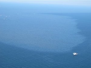 Нефтяное 
пятно у побережья Луизианы. Фото ©AP