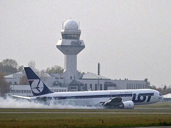   Boeing 767    1  2011 .  ©AFP