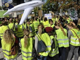   Lufthansa   7  2012 .  ©AFP
