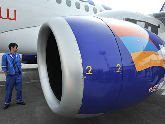 Sukhoi SuperJet-100  "".    -,  