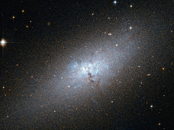  NGC 5253.  ESA/Hubble & NASA  